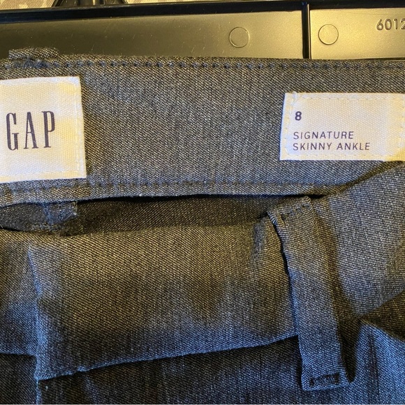 Gap signature skinny ankle. Grey and gently used. Size 8 - Picture 5 of 6